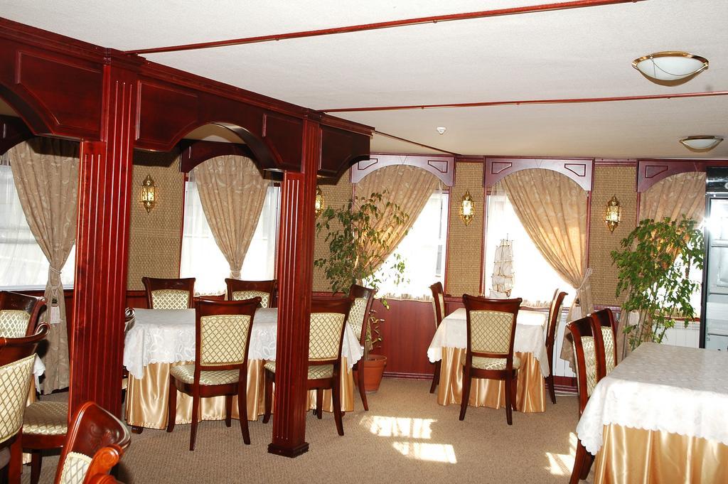 Bogdan Khmelnytskyi Hotel Kiev Ngoại thất bức ảnh
