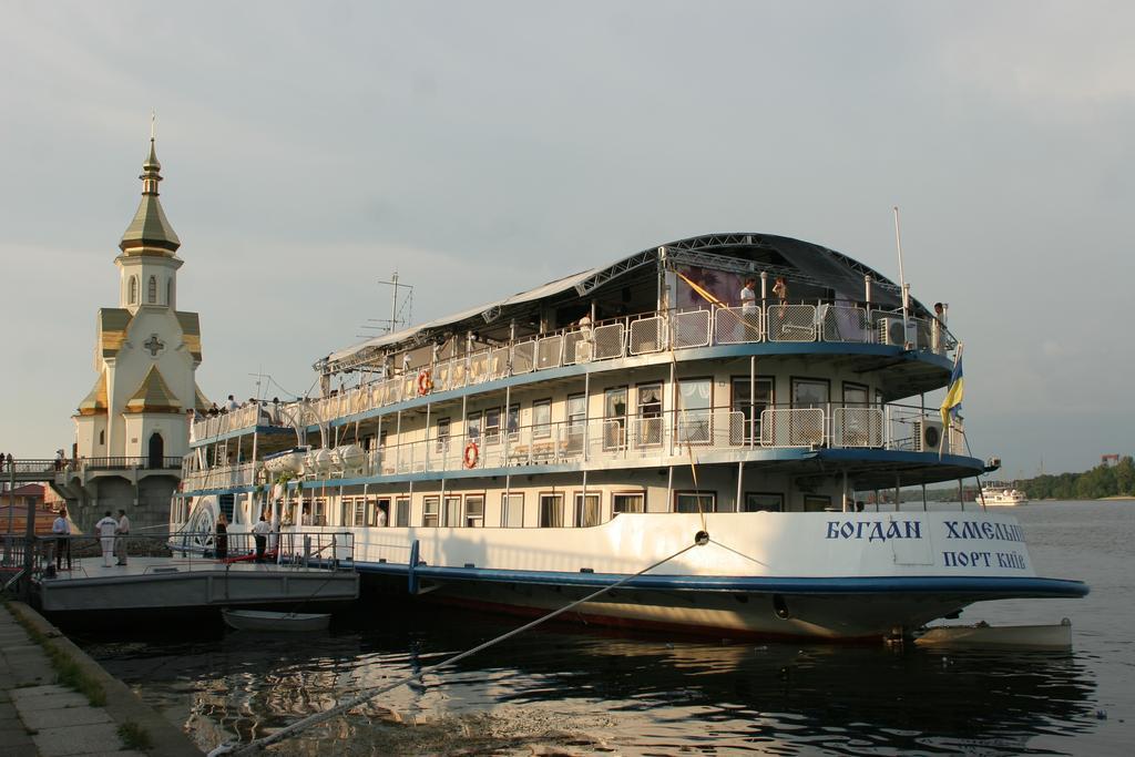 Bogdan Khmelnytskyi Hotel Kiev Ngoại thất bức ảnh