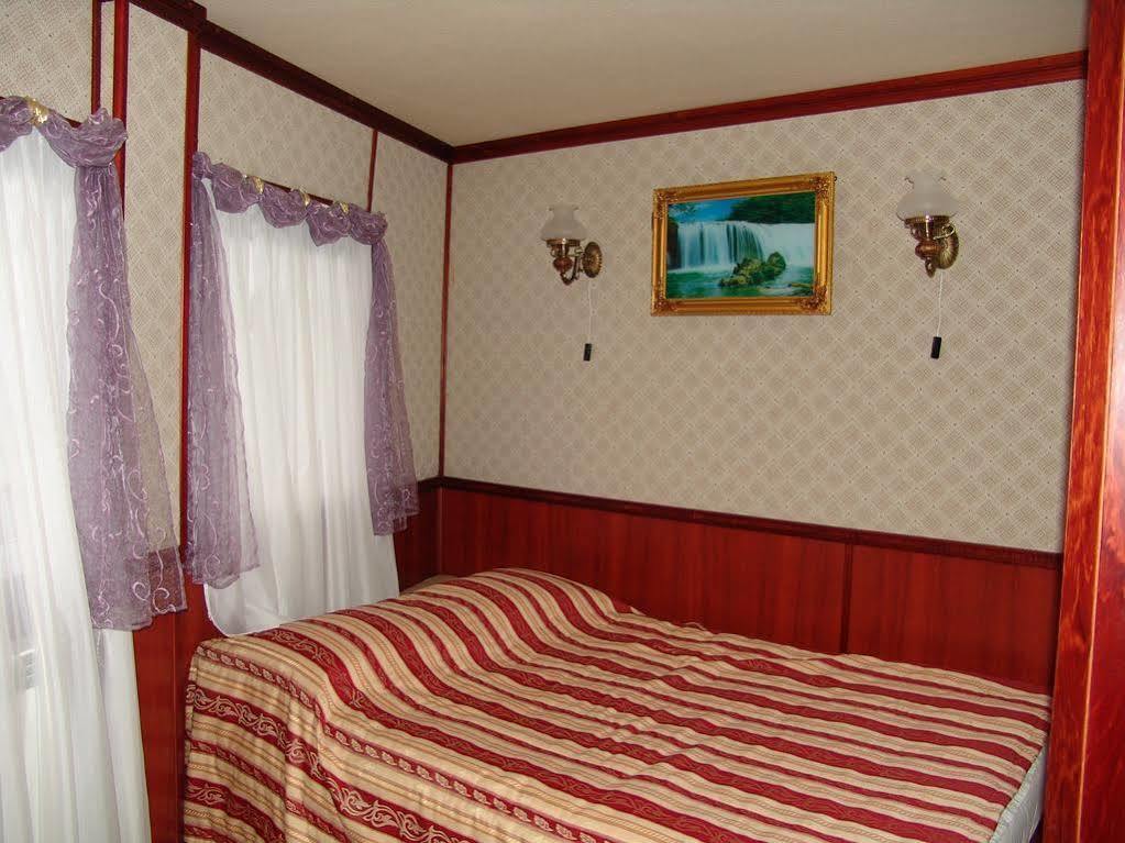 Bogdan Khmelnytskyi Hotel Kiev Ngoại thất bức ảnh