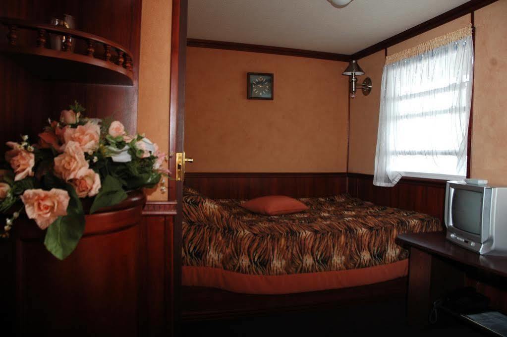 Bogdan Khmelnytskyi Hotel Kiev Ngoại thất bức ảnh