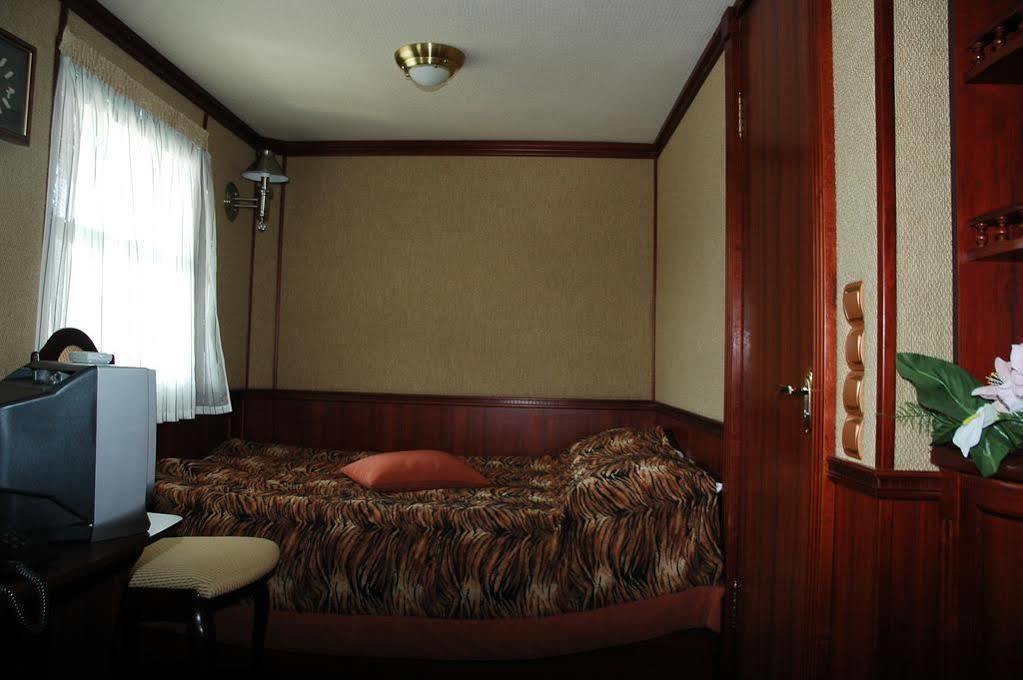 Bogdan Khmelnytskyi Hotel Kiev Ngoại thất bức ảnh