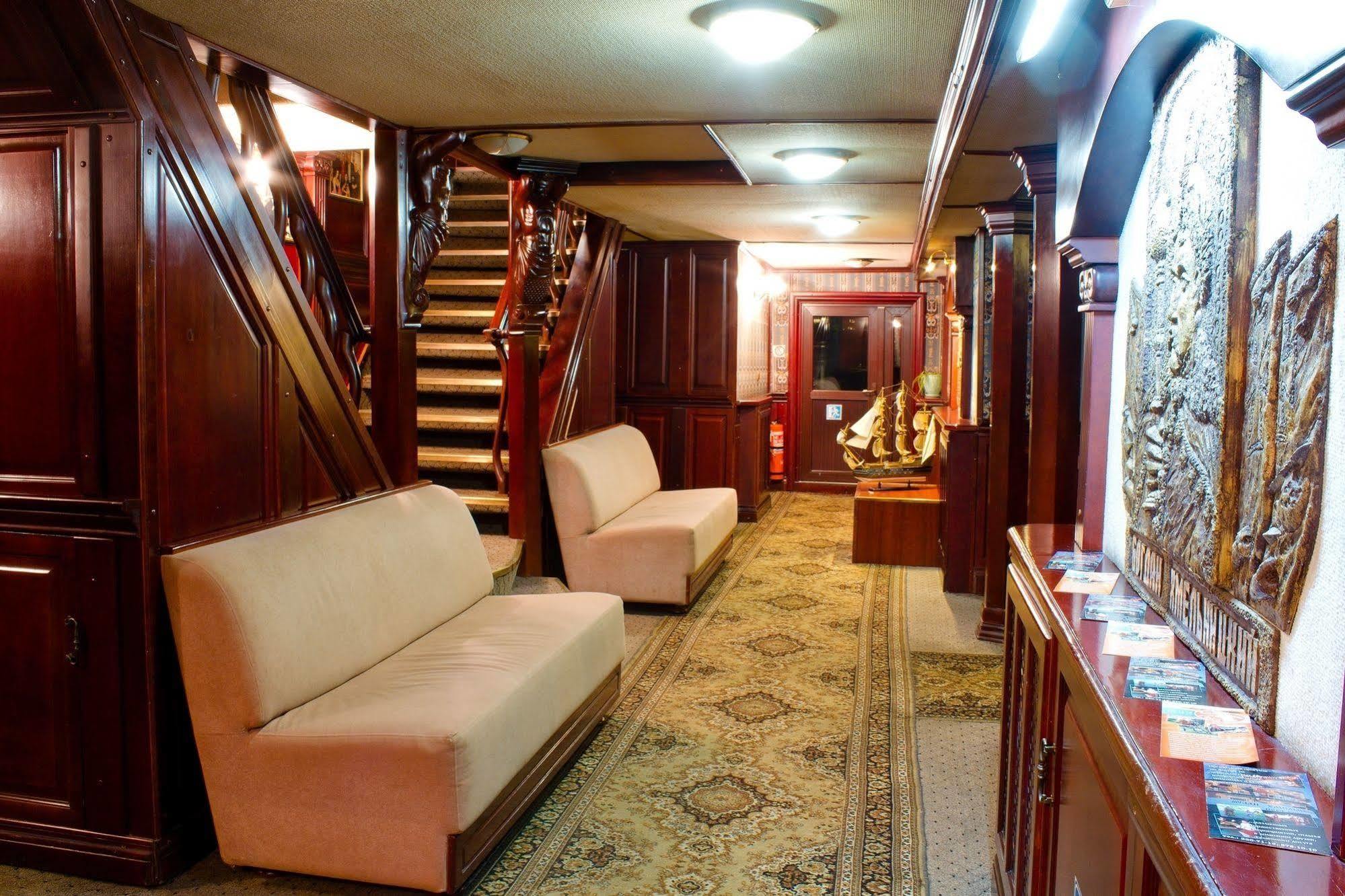 Bogdan Khmelnytskyi Hotel Kiev Ngoại thất bức ảnh