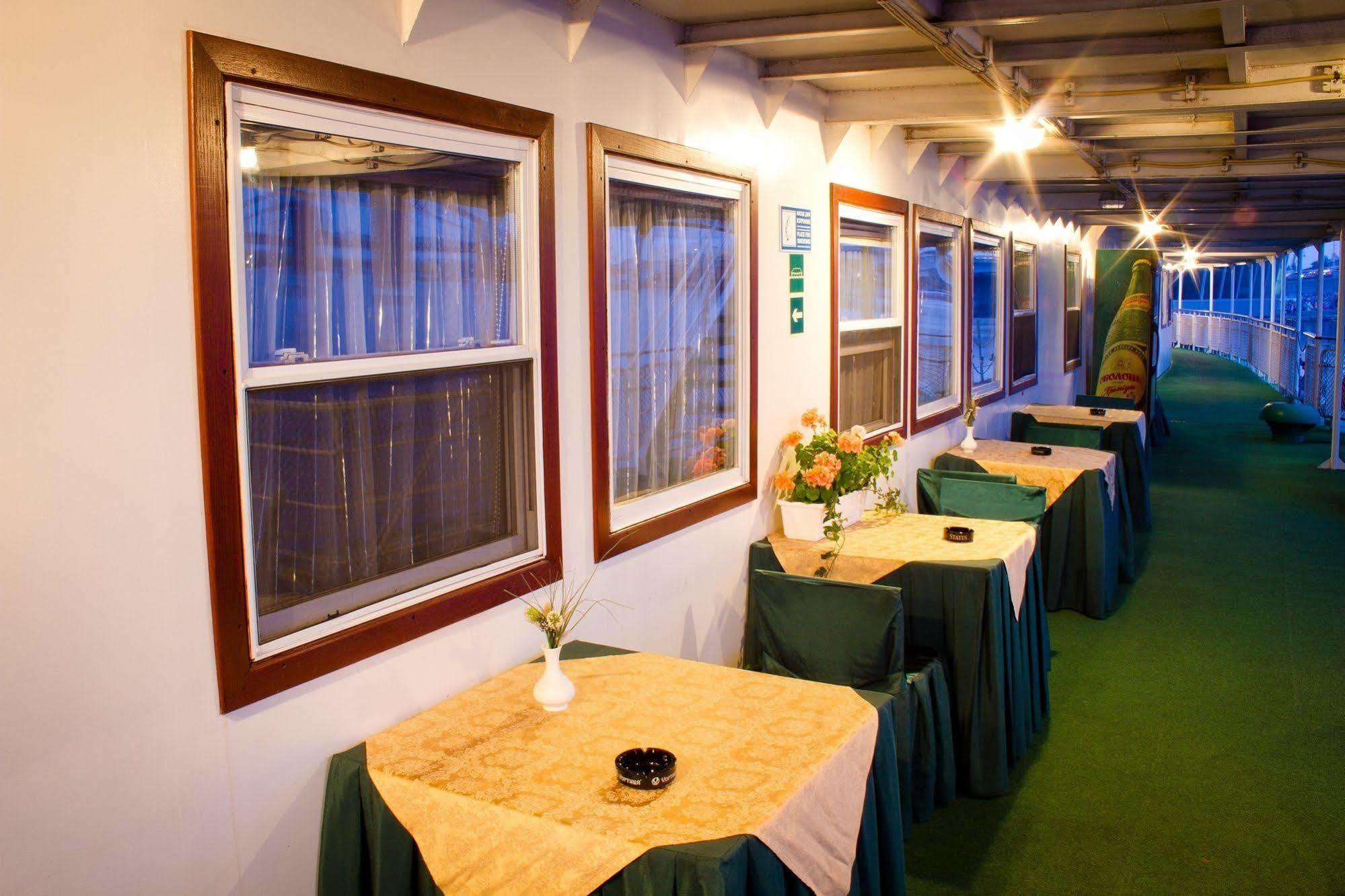 Bogdan Khmelnytskyi Hotel Kiev Ngoại thất bức ảnh