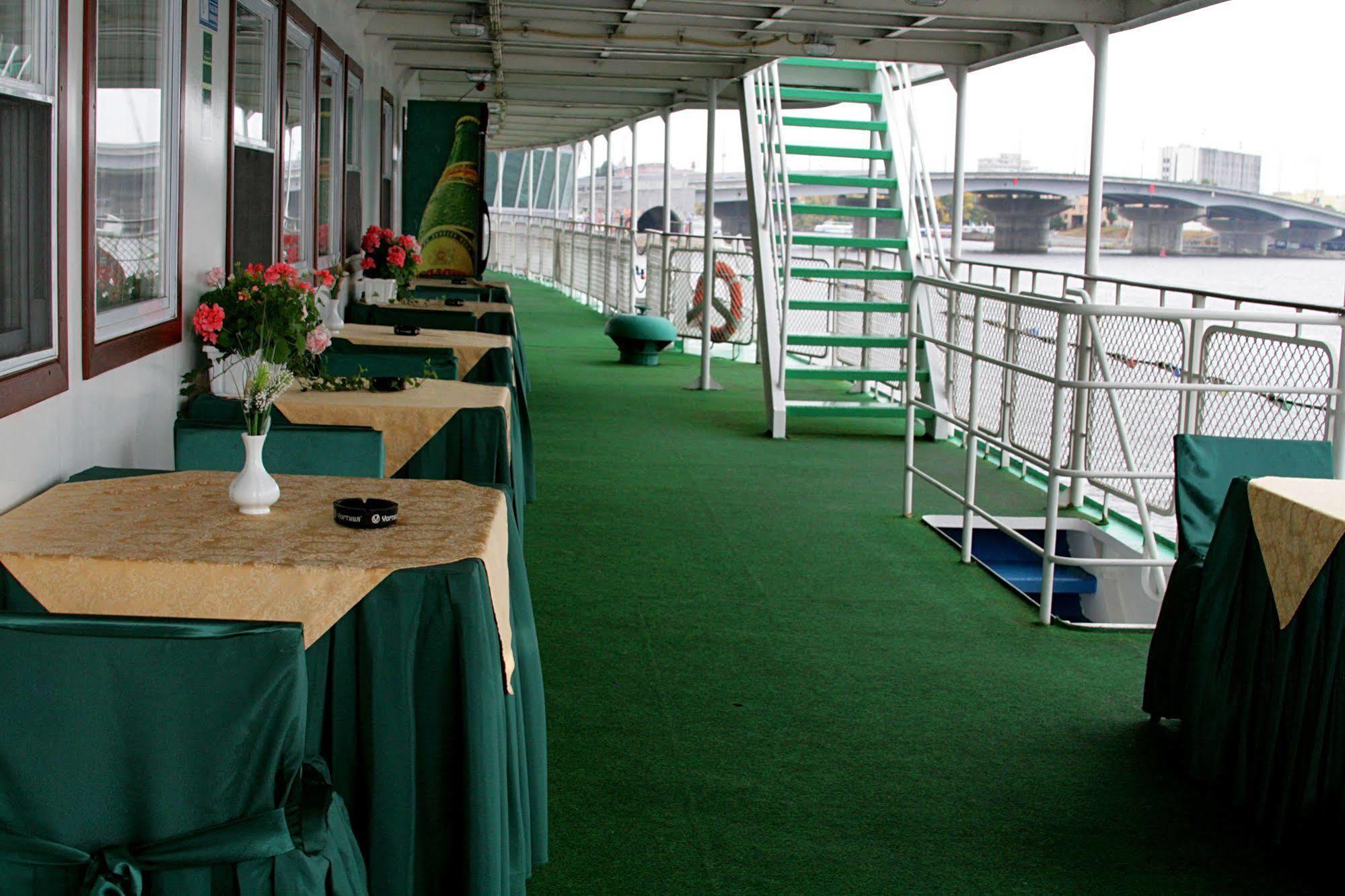 Bogdan Khmelnytskyi Hotel Kiev Ngoại thất bức ảnh