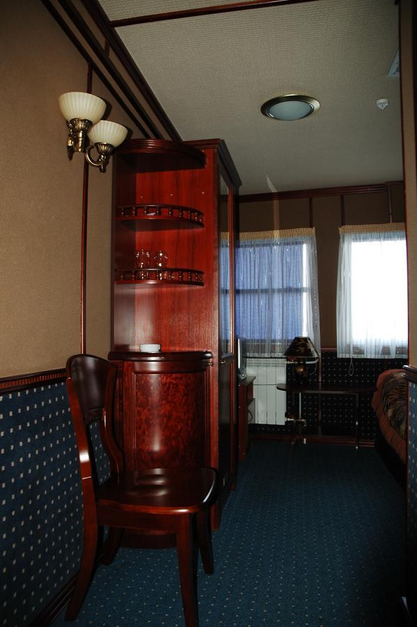 Bogdan Khmelnytskyi Hotel Kiev Ngoại thất bức ảnh