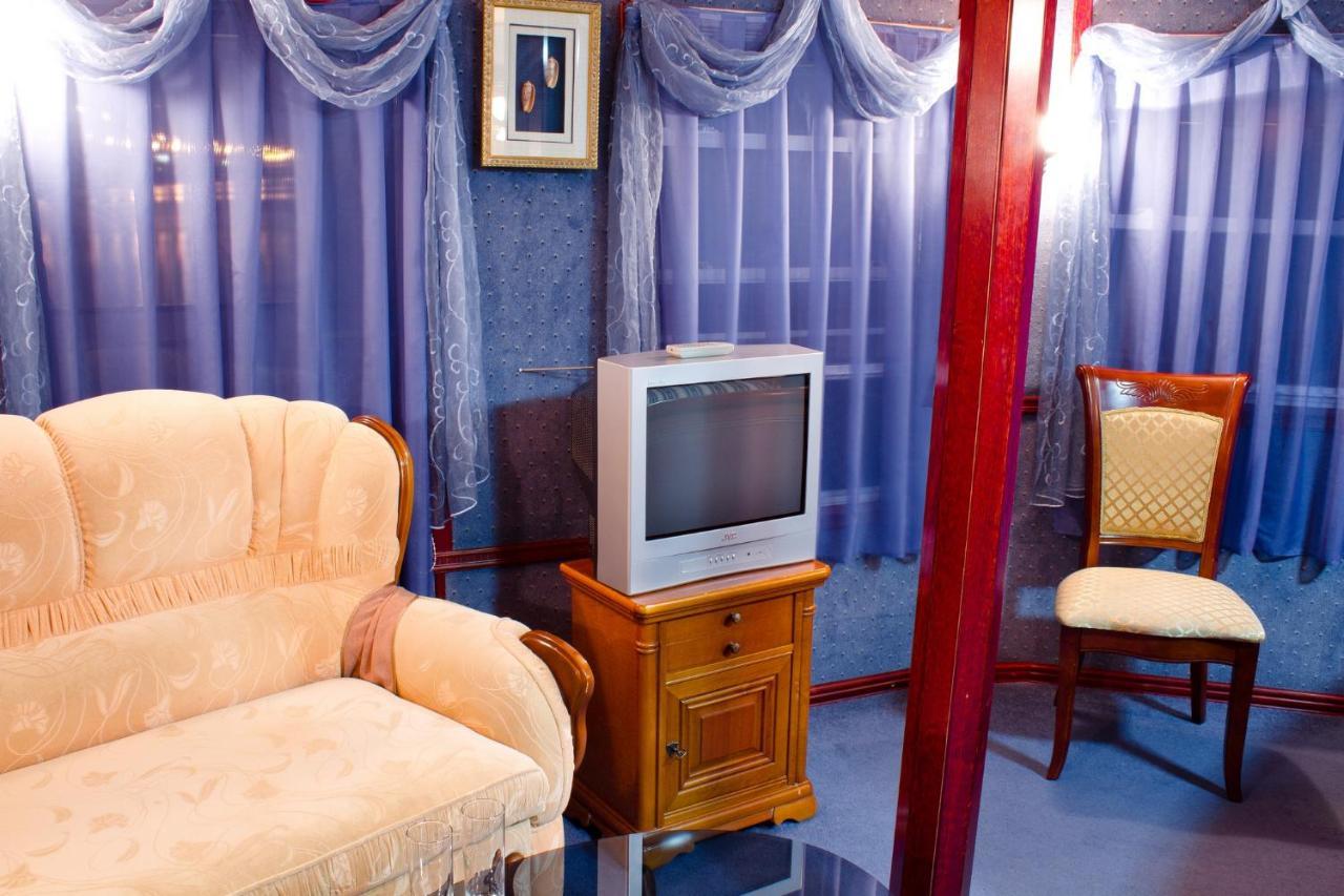 Bogdan Khmelnytskyi Hotel Kiev Ngoại thất bức ảnh