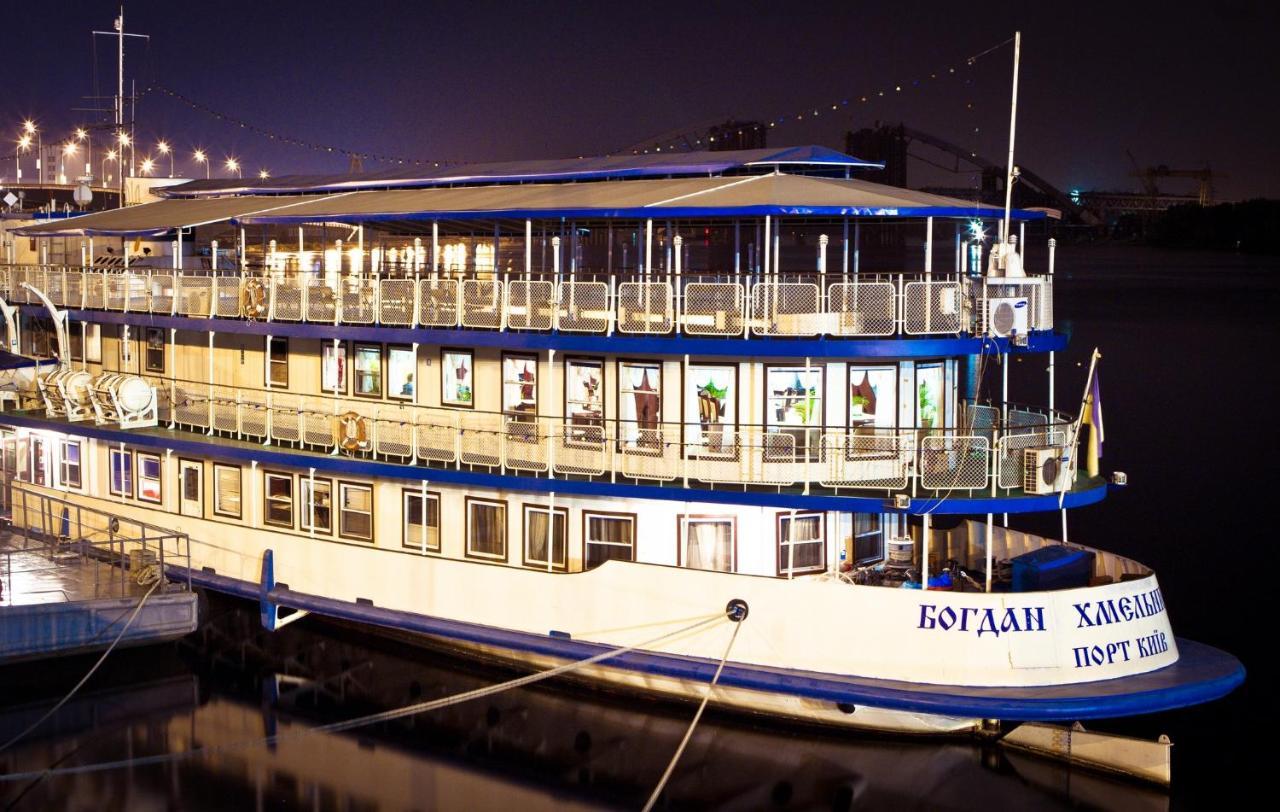 Bogdan Khmelnytskyi Hotel Kiev Ngoại thất bức ảnh