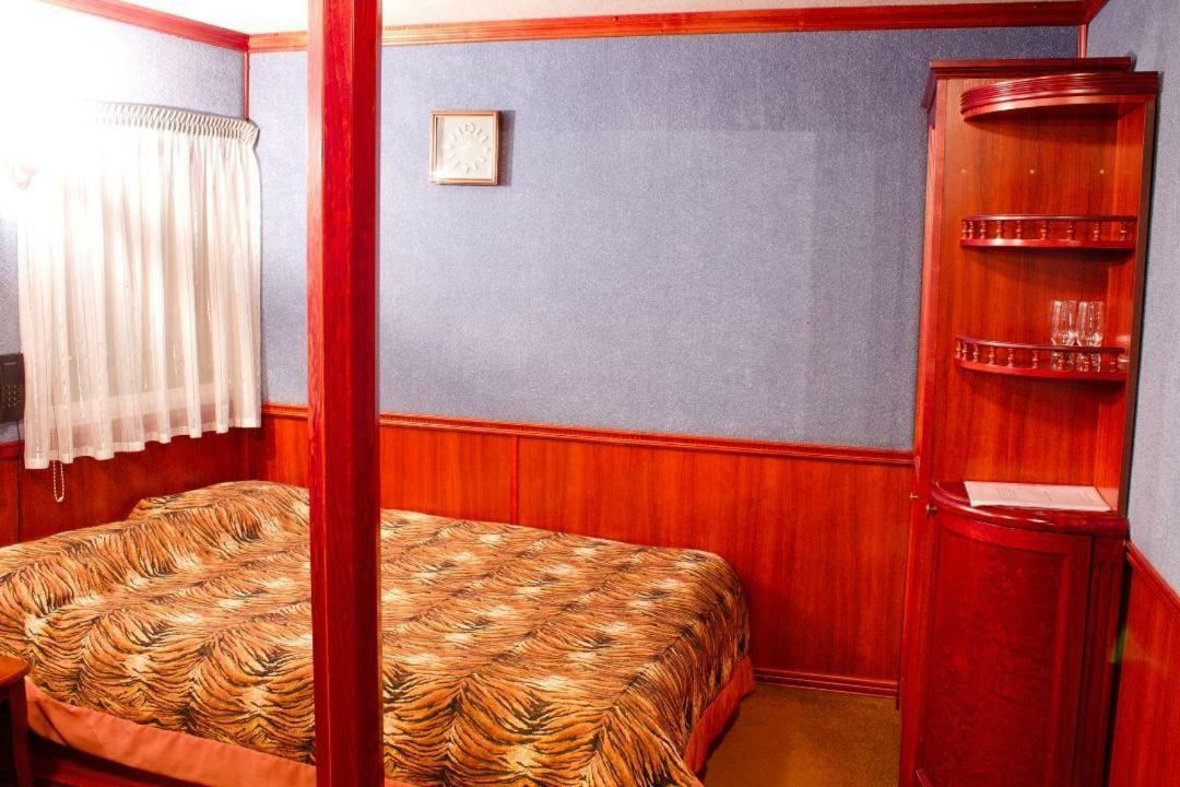 Bogdan Khmelnytskyi Hotel Kiev Ngoại thất bức ảnh